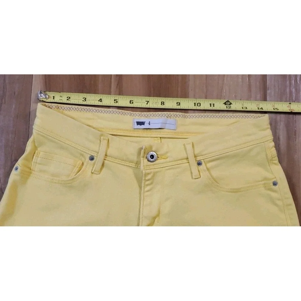 Levis Banana Yellow Shorts Womens Size 4 Waist‎ 29